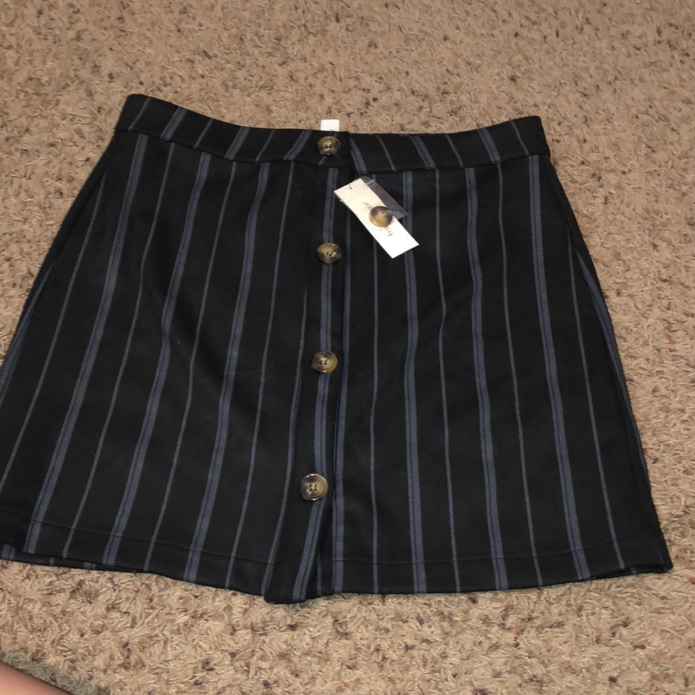 NWT beautiful button skirt